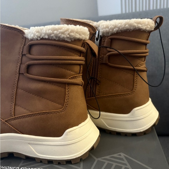 Eddie Bauer Tan Ladies Winter Boots - Picture 4 of 6